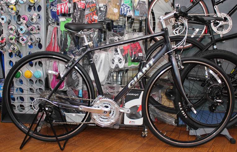 GIANTのクロスバイクESCAPE R3が再入荷いたしました。