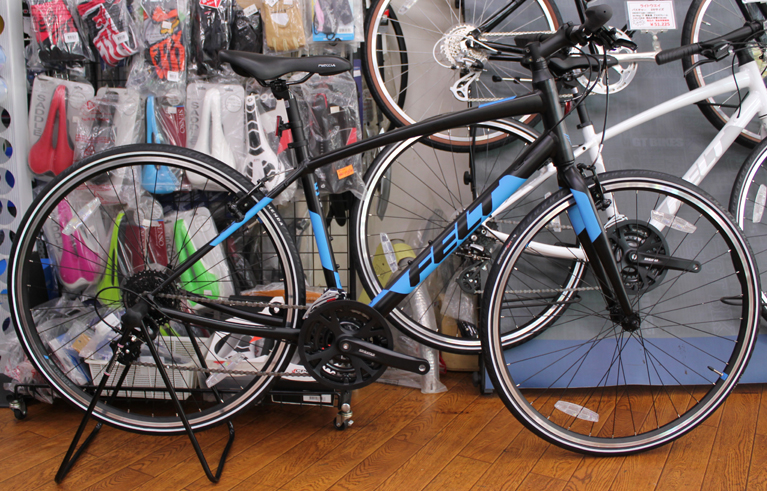 FELTのクロスバイクVerza Speed 50のマットブラックが入荷しました！！