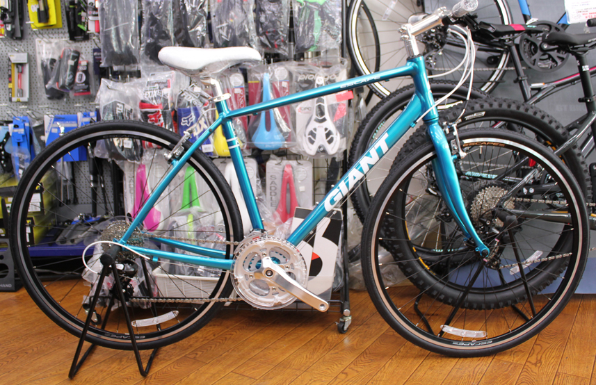 GIANTクロスバイクのベストセラーモデル<br>ESCAPE R3が入荷いたしました。
